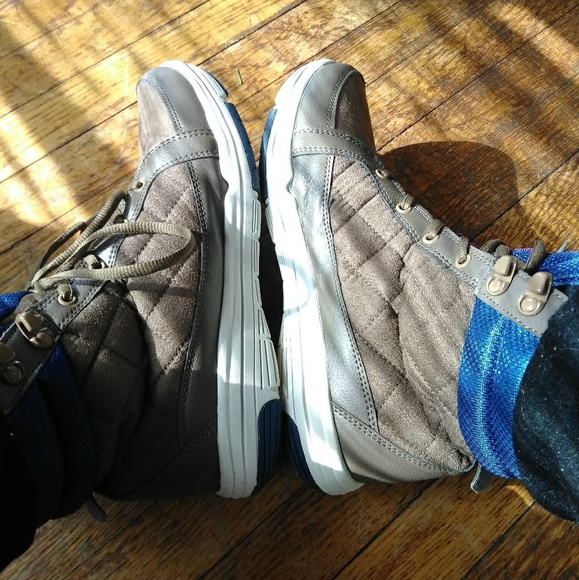 Boots - Picture 4 of 6